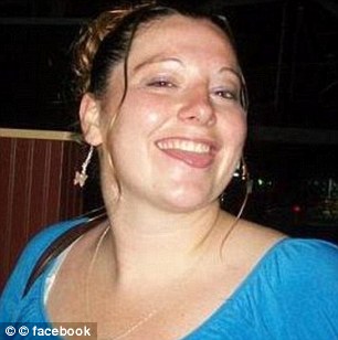 Στέφανι Κιλχέφνερ: Το Χριστουγεννιάτικο Δείπνο πάνω από έναν&nbsp;Τάφο